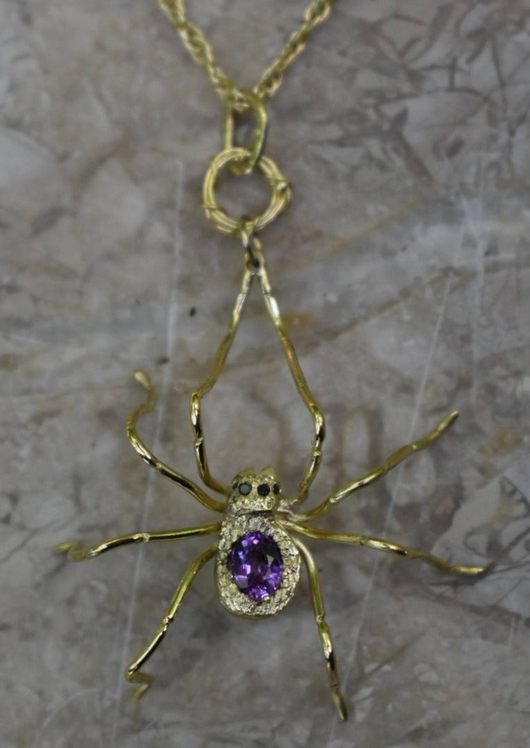 18ky gld spider pendant with color-change sapphire, black diamond eyes