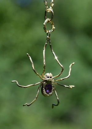 18ky gld spider pendant with color-change sapphire, black diamond eyes