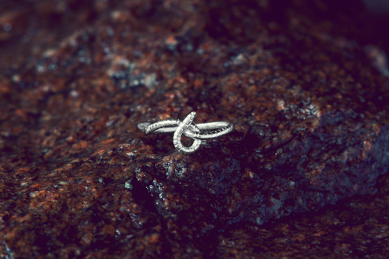 Earthworm Slim Knot Ring