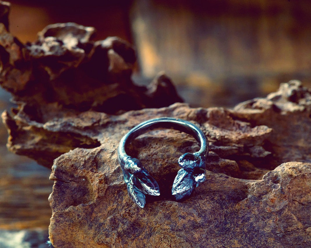 Oak sapling spike ring in black silver