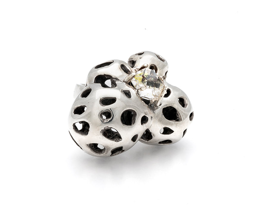 Petrolated Quartz Lattice Cluster Ring