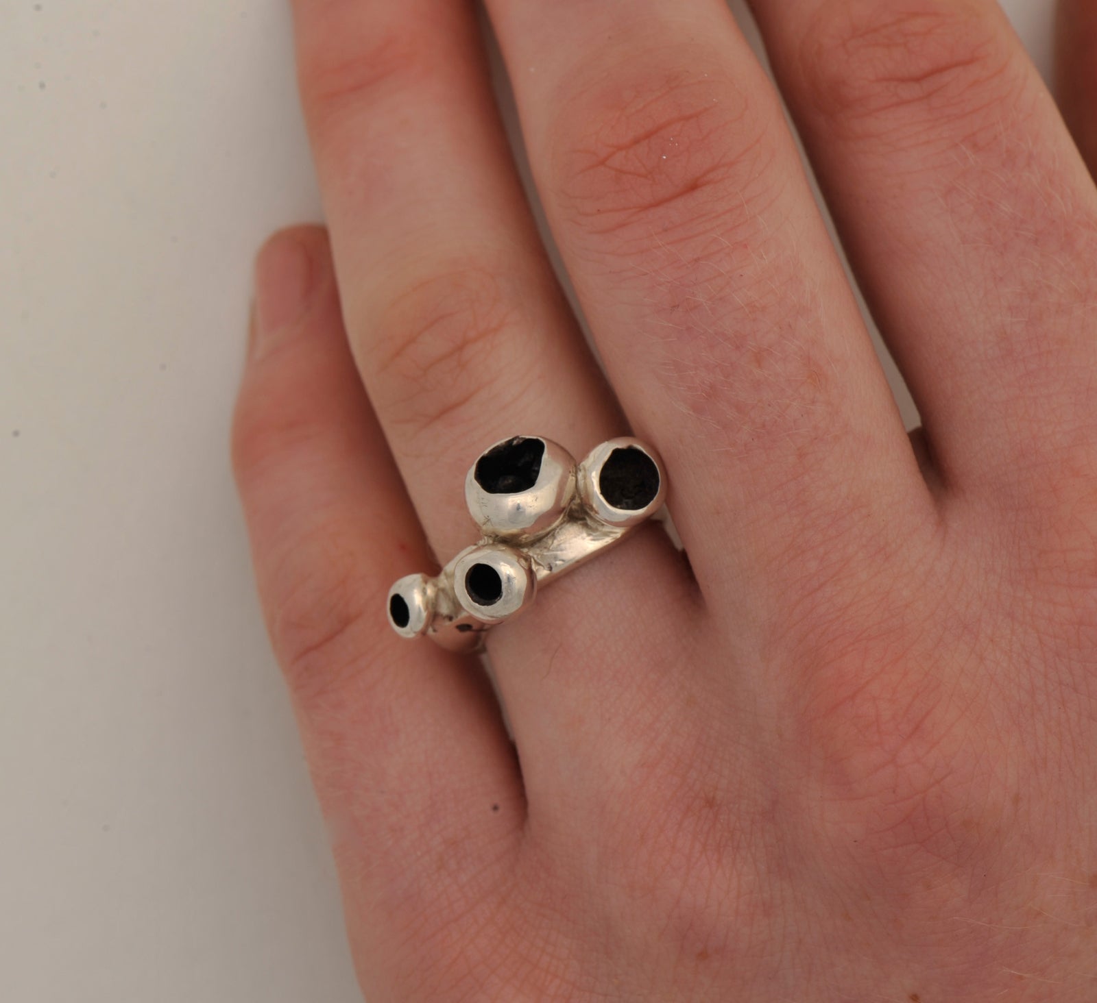 Rufous Rubbercup Ring